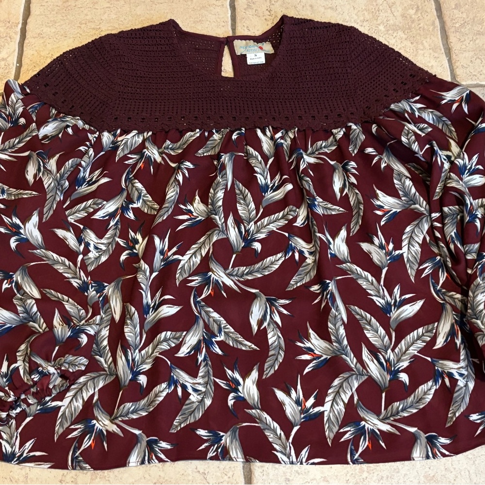 Mynahs Renyu Anthropologie Womens Small Burgundy Floral Top Crochet Detail
